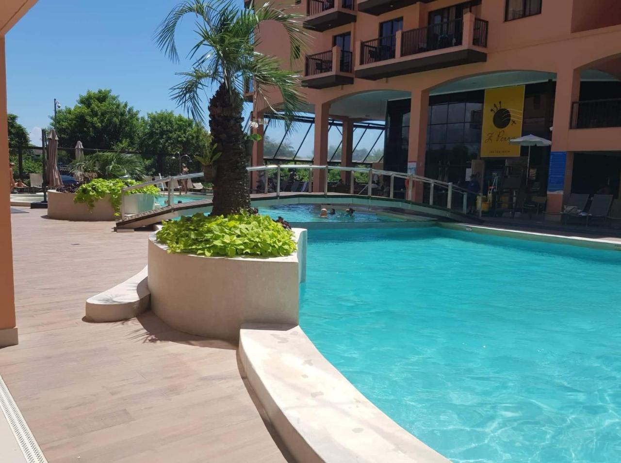 Apto Pes Na Areia Em Hotel Jurere Beach Jurere Internacional Флорианополис Экстерьер фото